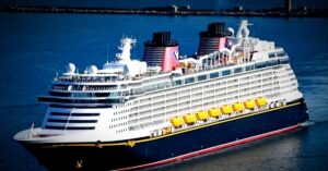 Five year old girl falls from disney cruiz ship in usa father jumps to save video goes viral 