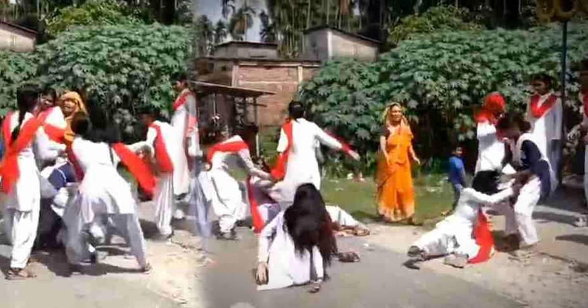 Dhupguri Pedestrians stunned by beating of school girls in uniform