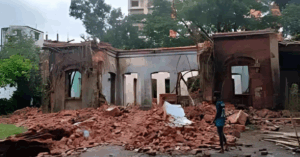 Mamata Banerjee protests Ray house demolition