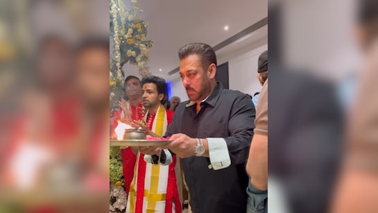 Salman khan performed aarti at ganesh puja 