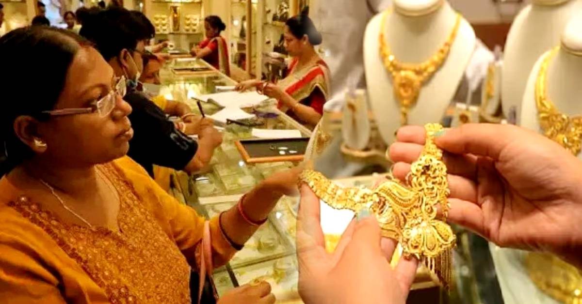 Gold Price are rising yellow metal is being sold in abundance in the market before Puja