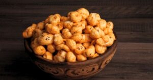 Health Tips roasted makhana or digestive biscuits beneficial for the body know how much should be eaten at a time