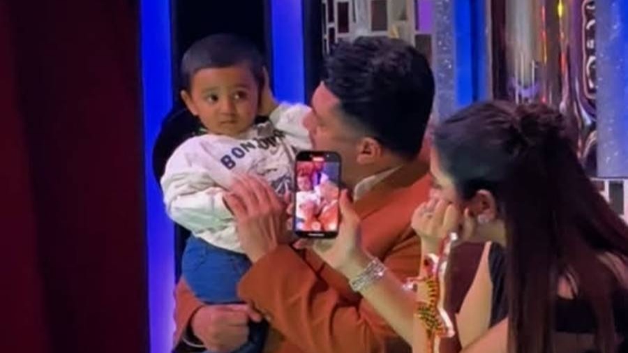 Yaalini came to reality show set with subhashree ganguly