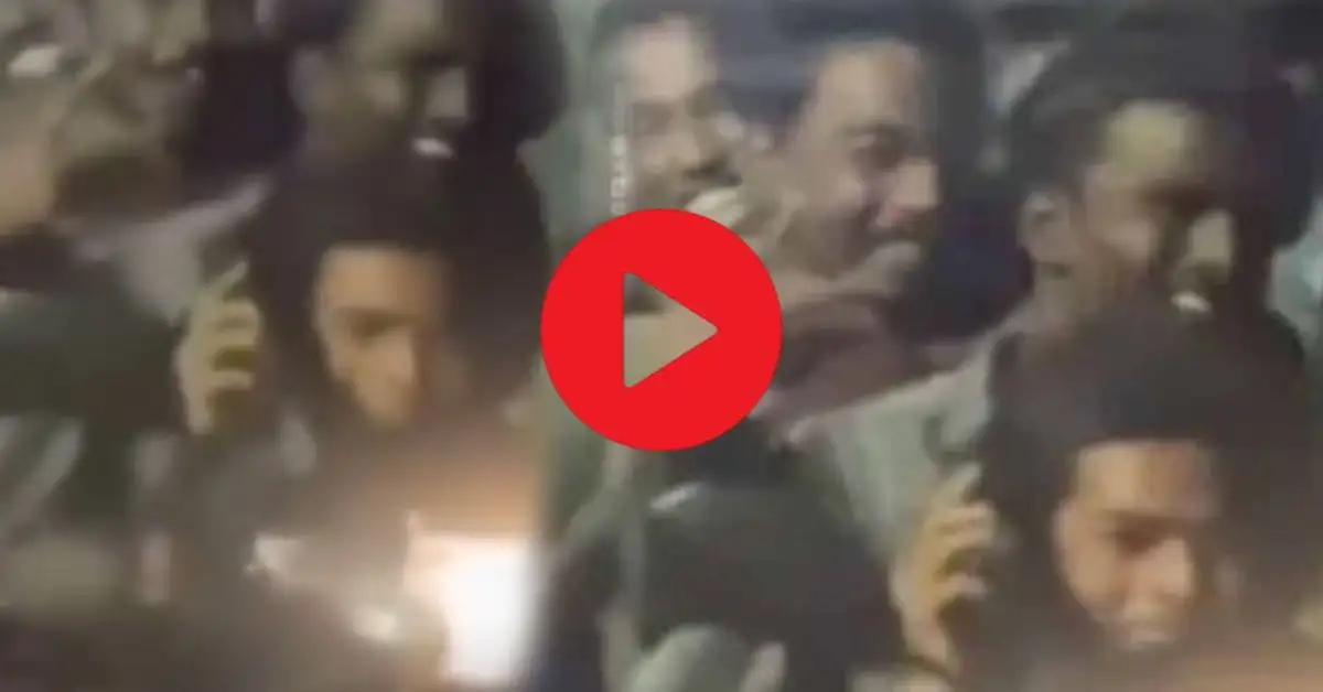 Viral Video seven friends roam around the area on a scooty video goes viral