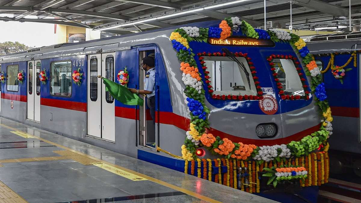 How to go to aitport from howrah maidan via Kolkata Metro