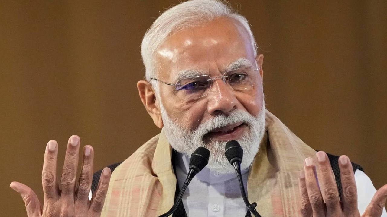 Narendra Modi gives strong reply to opposition's taunts in Assam.