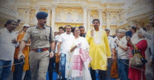 Kolkata Police reviews Durga Puja 2025 pandal safety and crowd control plans