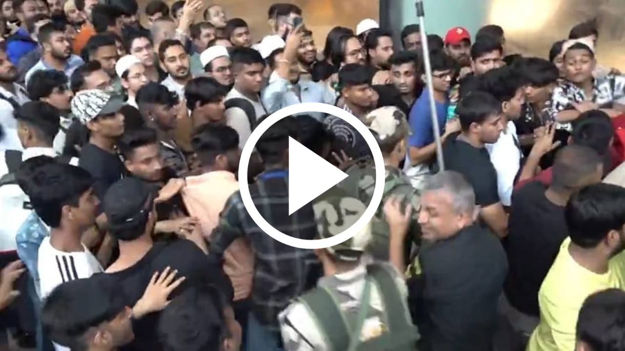 Fight started among the buyers for iPhone 17.