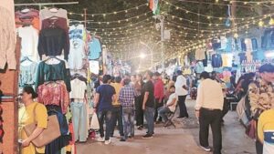 How many lakh crores of business is done in India during Diwali?