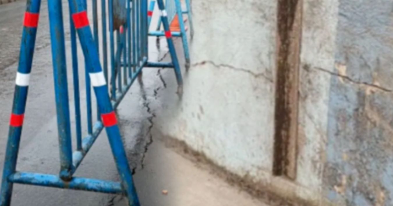 Howrah a sudden crack occurred on this risky bridge warning issued to passengers