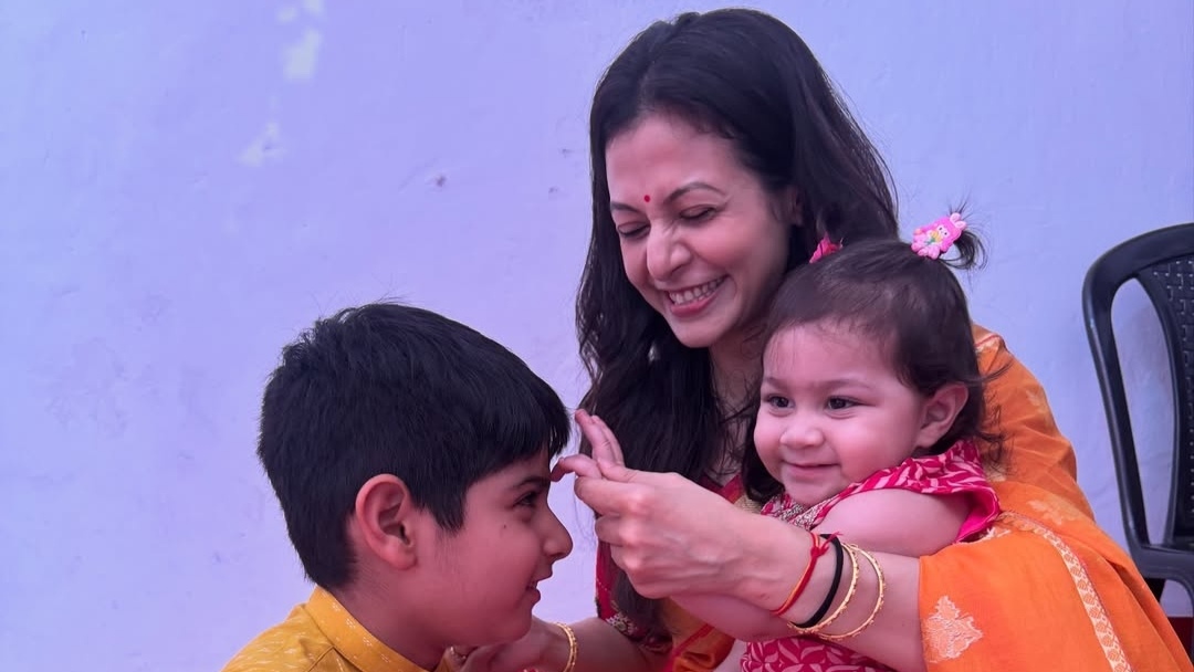 Koel Mallick daughter kabya gave first bhaiphota to kabir