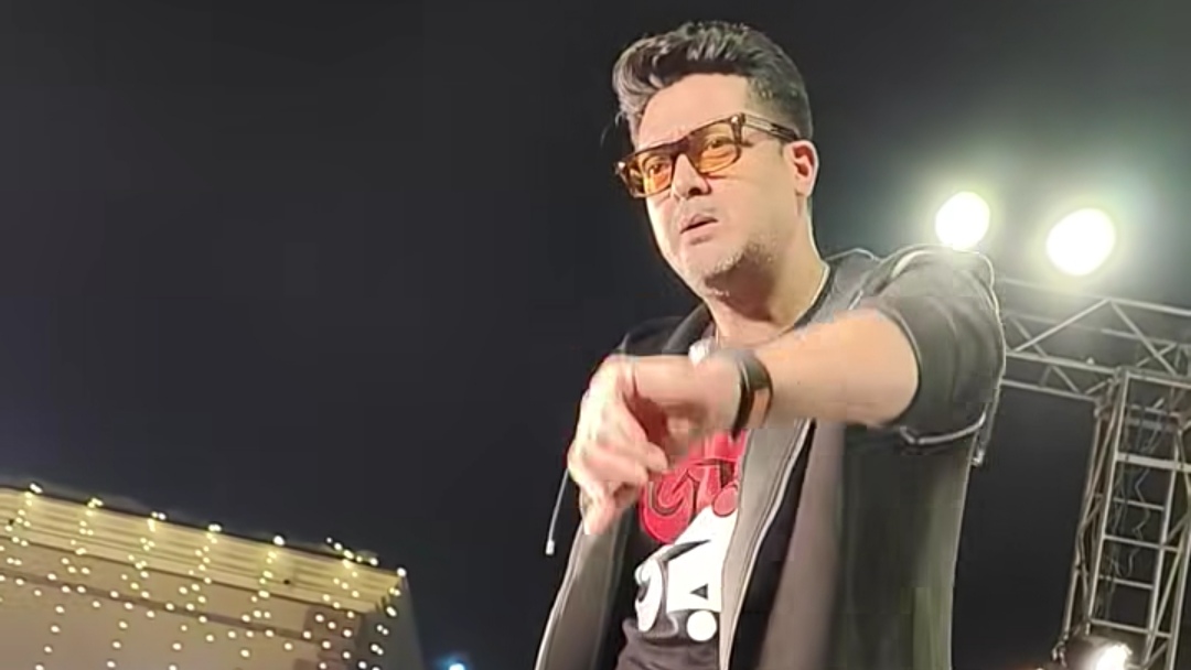 Jisshu Sengupta trolled for being angry at a stage show