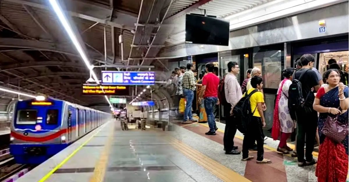Kolkata Metro outage on Dakshineswar Noapara route during rush hour