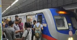 Kolkata Metro outage on Dakshineswar Noapara route during rush hour