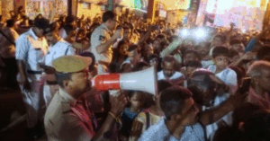 Kolkata Police emerge as real heroes of Durga Puja 2025, ensuring safety amid rain and crowd