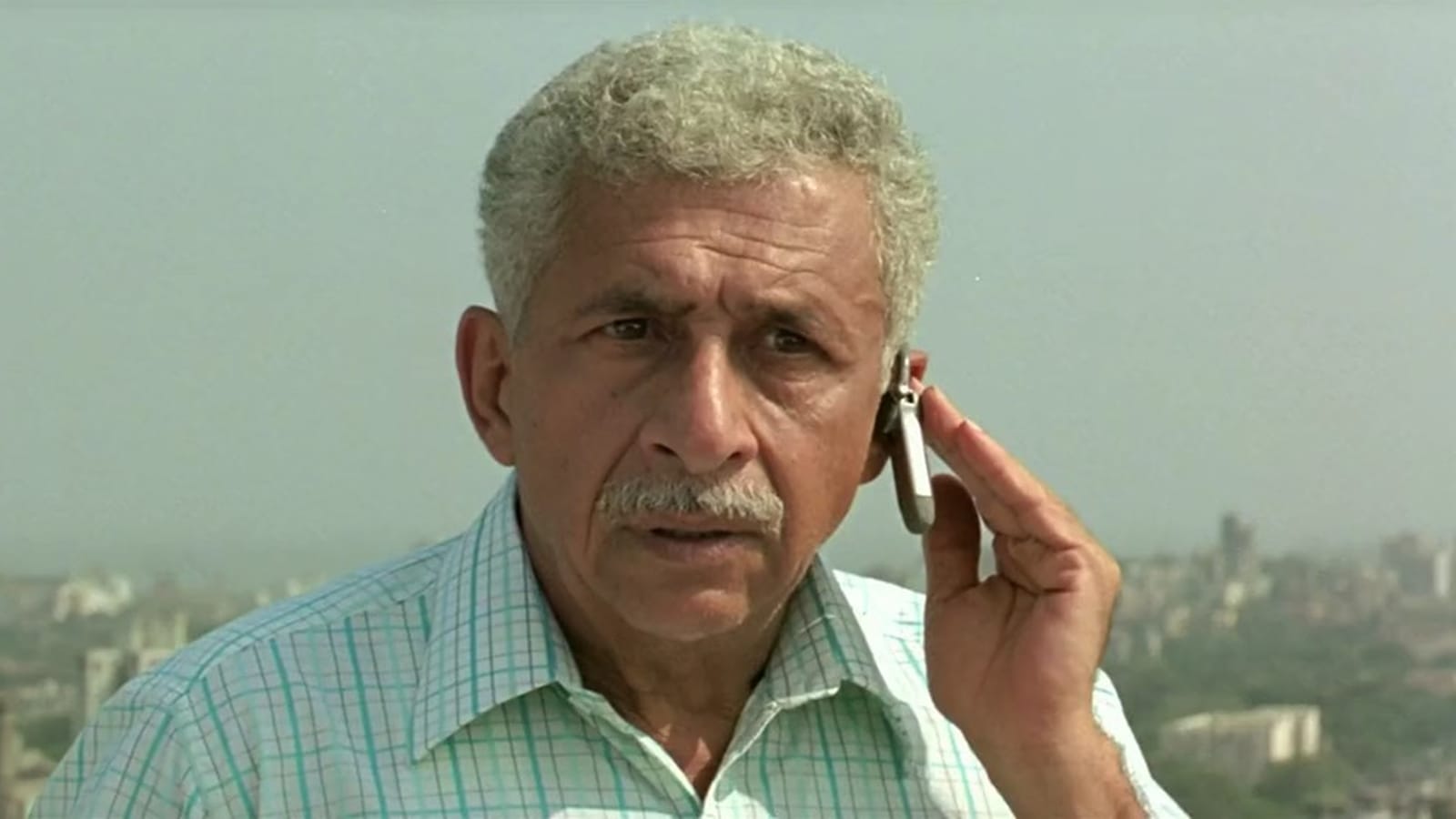 Naseeruddin shah said this about shahrukh khan acting
