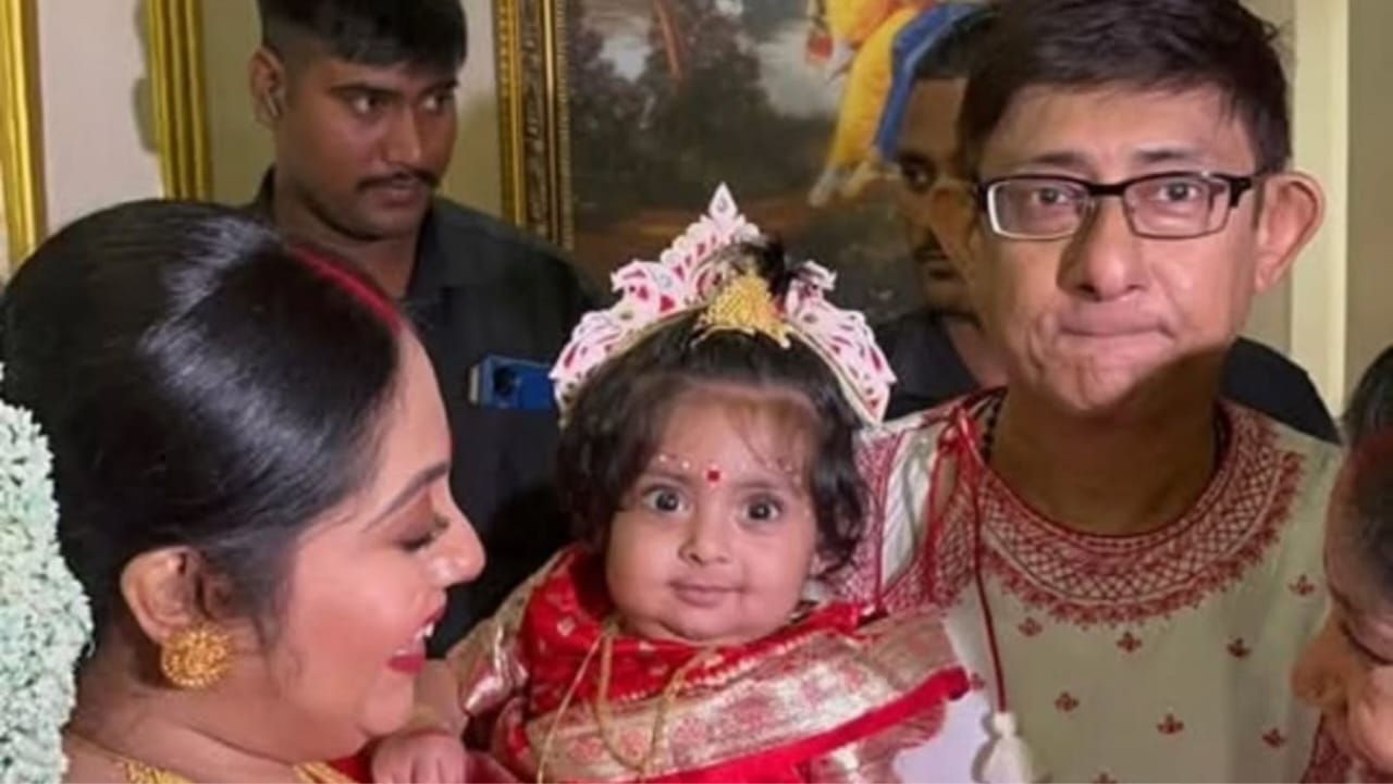 Kanchan mallick gave gold to daughter krishvi on dhanteras 