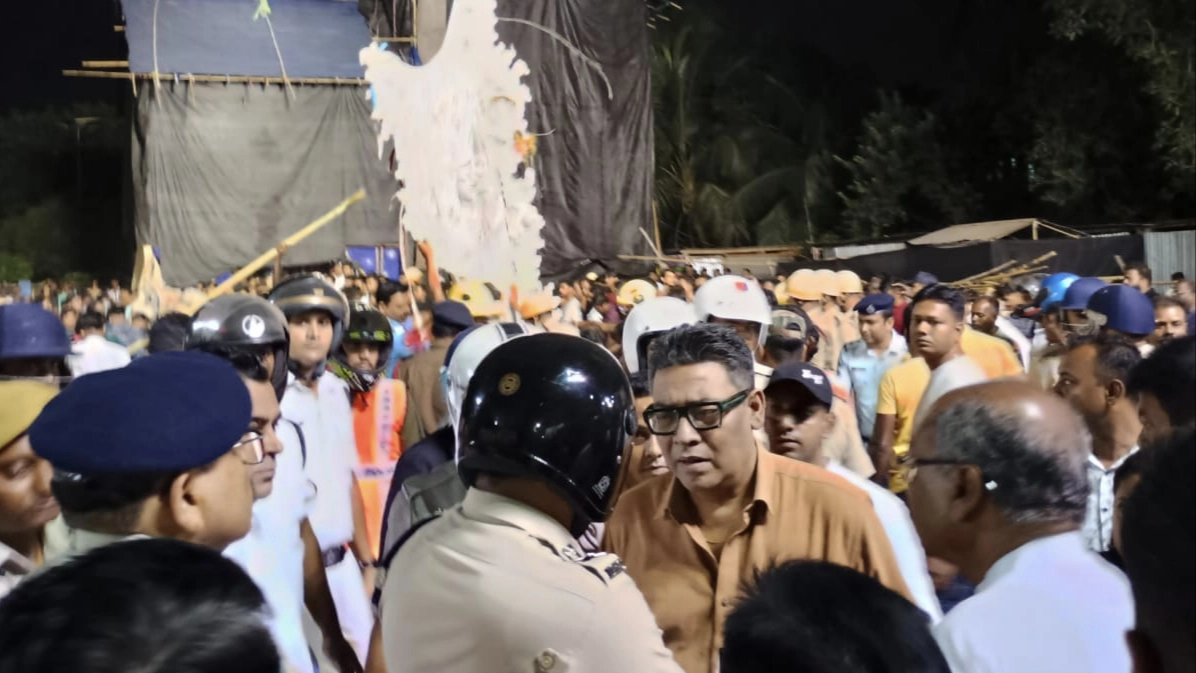 Chandannagar biggest jagaddhatri puja 2025 pandal collapsed