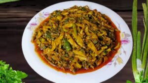 Recipe maurla Chachhari made with dried onion and garlic