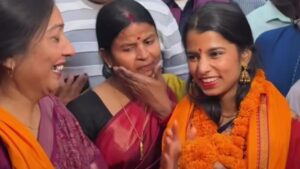 Maithili Thakur celebrates with family after winning the election.