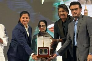 Richa Ghosh received Banga Bhusan at Eden Gardens.