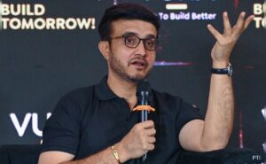 Sourav Ganguly gives special advice to Gautam Gambhir.