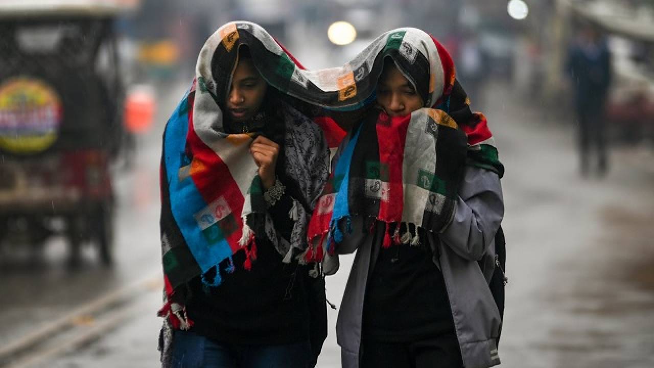 রাত পোহালেই বদলে যাবে আবহাওয়া! অবশেষে দক্ষিণবঙ্গ নিয়ে ‘ভালো খবর’ শোনালো হাওয়া অফিস