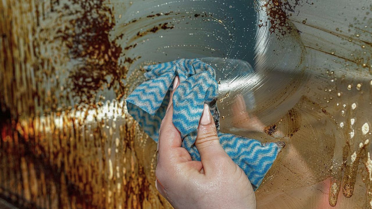 Kitchen Tips remove stubborn oil stains from your chimney home remedies