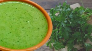 Recipe for making a delicious chutney using winter coriander leaves