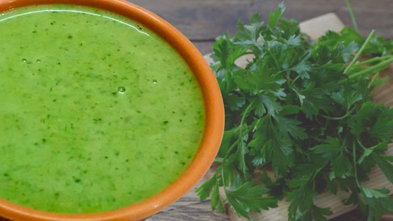 Recipe for making a delicious chutney using winter coriander leaves