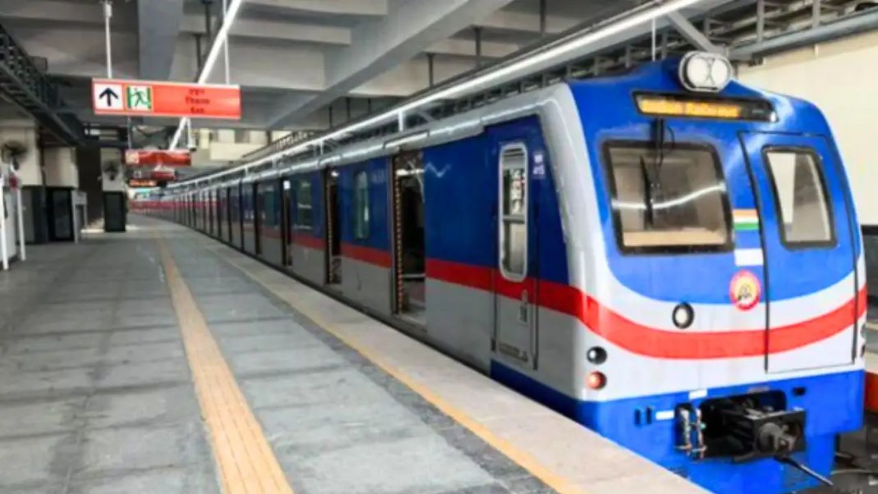 সপ্তাহান্তে যাত্রীদের স্বস্তি! সকাল থেকে চলবে ব্লু–গ্রিন লাইনের মেট্রো, এক ঝলকে দেখুন সময়সূচি
