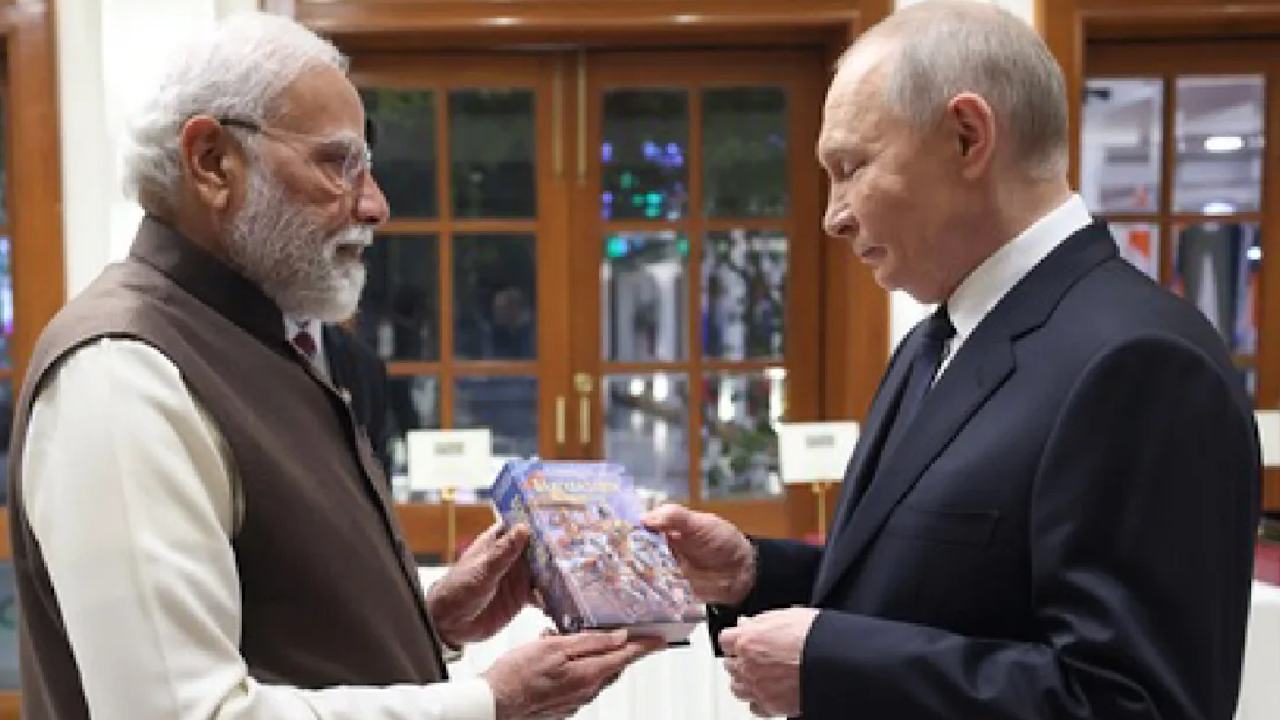 Modi gave 6 gifts to friend Putin during his visit to India.