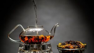 Home Tips dont throw away the leaves after making tea use them for household purposes like this