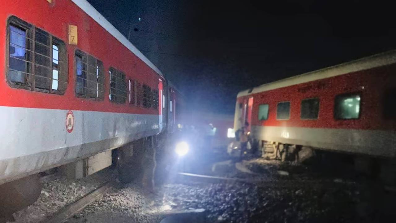 Indian Railway train carriage suddenly derailed but the railway narrowly averted a major accident
