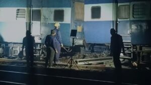  Indian Railway train carriage suddenly derailed but the railway narrowly averted a major accident