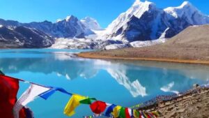 Travel the best Indian spots to see snowfall on a low budget