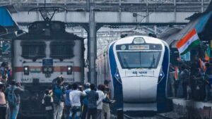 Ticketless Crowd on Vande Bharat Creates Chaos at Howrah