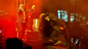 Mohit Chauhan bollywood singer falls while singing viral video