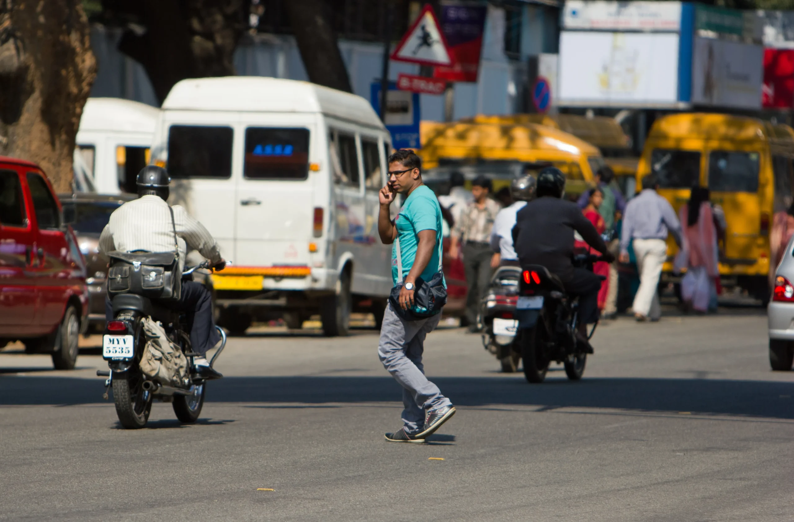 Kolkata traffic police to set red light violation camera 