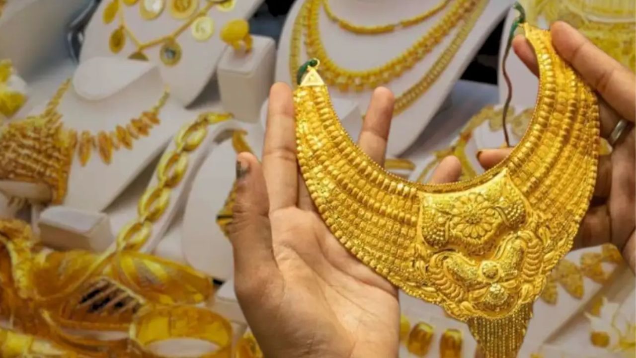 Gold Price find out in the market on the day of saraswati puja