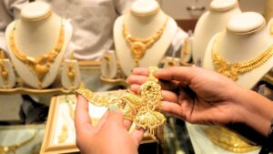 Gold Price fall after a while know todays price 