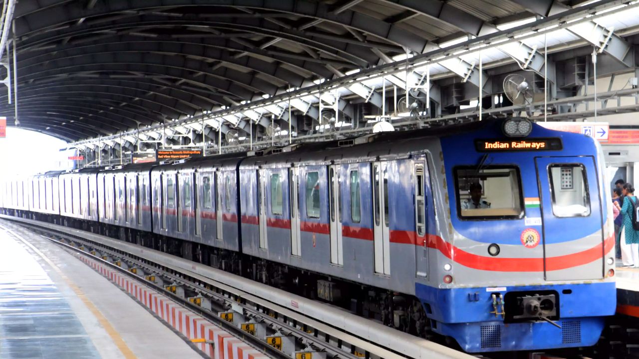 Again problem arised in kolkata Metro blue line 