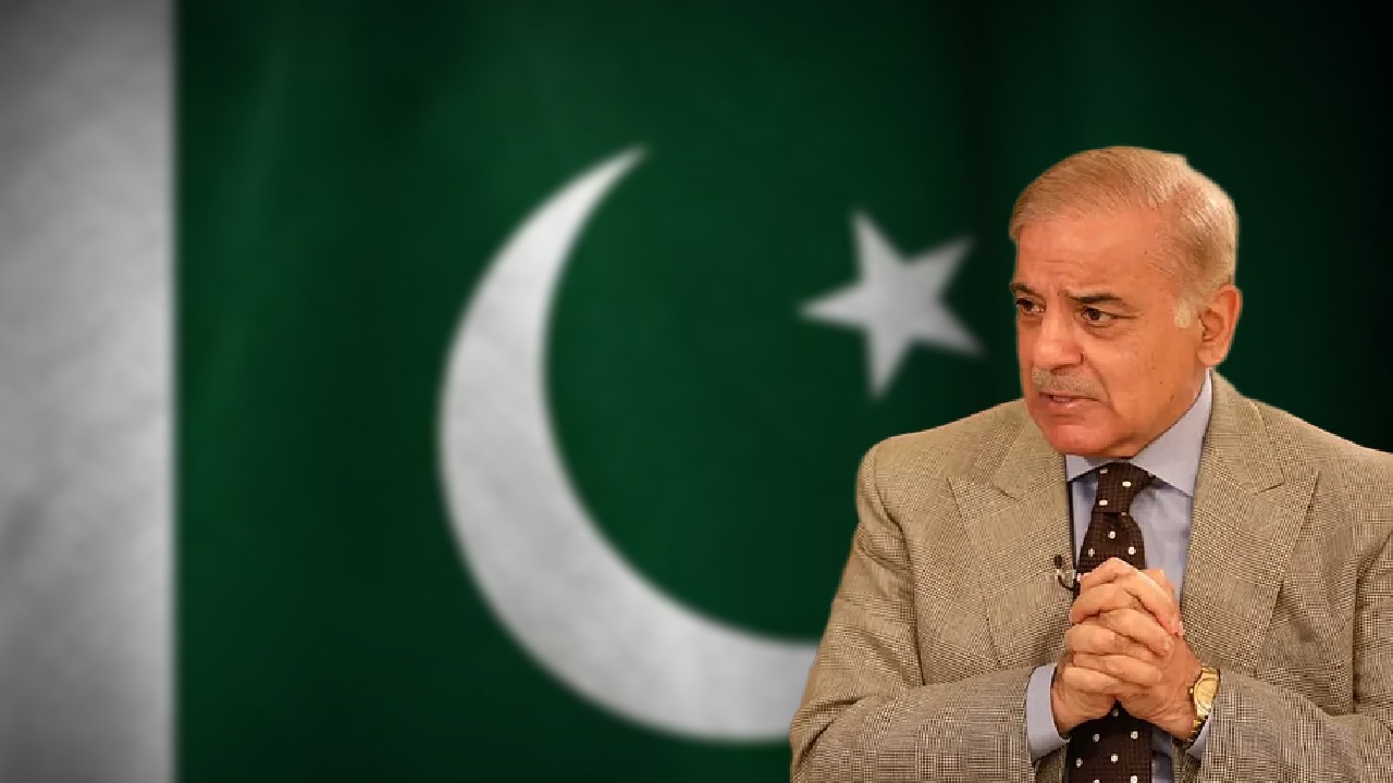 An arrest warrant has been issued against Prime Minister Sharif in Pakistan.