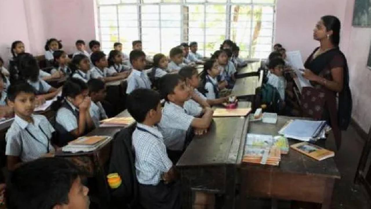 এপ্রিল থেকে একলাফে হচ্ছে ১৮,০০০ টাকা, শিক্ষামিত্রদের সান্মানিক বাড়ানোর ঘোষণা রাজ্যের