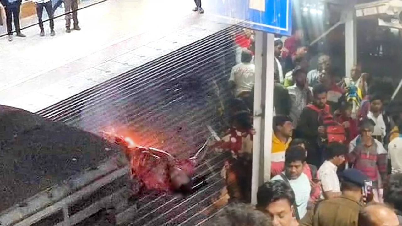Ballygunge man injured by live overhead wire falling from overbridge