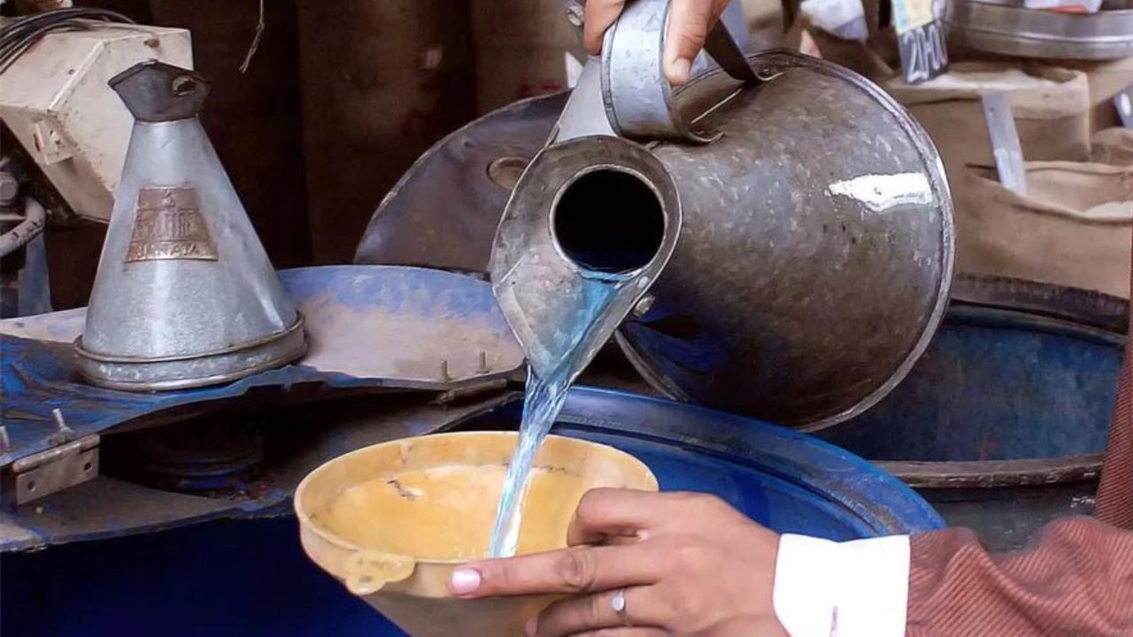 LPG সঙ্কটের আবহেই বড় খবর! পেট্রোল পাম্পে মিলবে কেরোসিন, গুরুত্বপূর্ণ সিদ্ধান্ত কেন্দ্রের