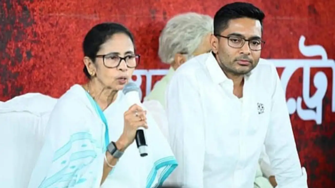 Trinamool Congress Starts Signature Drive to Impeach CEC Gyanesh Kumar