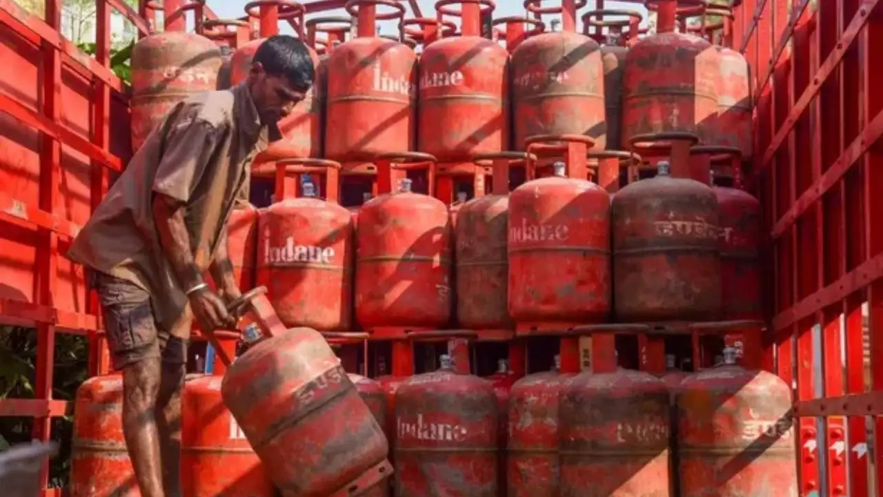 পরপর দুবার, আরও বাড়ল এলপিজি গ্যাস সিলিন্ডারের দাম