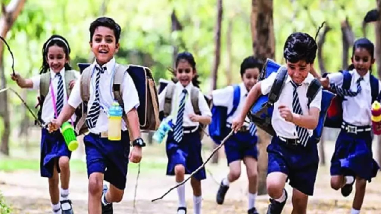 ছুটিতে ভরা এপ্রিল, লং উইকেন্ড কোন সপ্তাহে? স্কুল-অফিস-ব্যাঙ্কের সূচি প্রকাশ