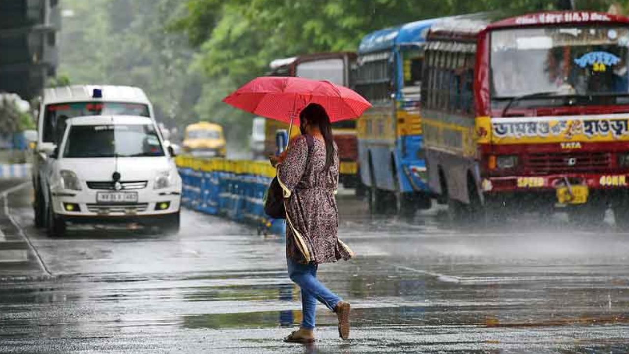 তীব্র গরমে আজ থেকে ঝমঝমিয়ে বৃষ্টি দক্ষিণবঙ্গে, হলুদ সতর্কতা জারি ৬ জেলায়, আবহাওয়ার খবর